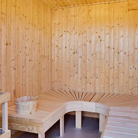 12 Person In Albaek-by Traum