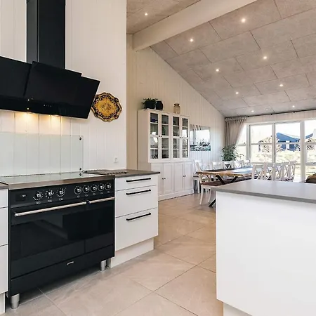 12 Person In Albaek-by Traum