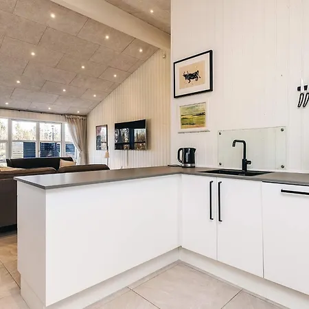 12 Person In Albaek-by Traum *