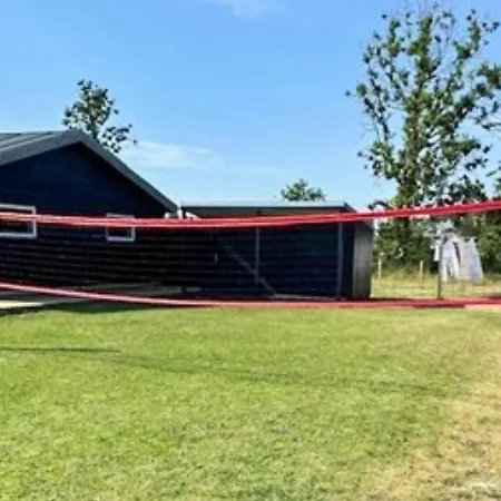 12 Person In Albaek-by Traum