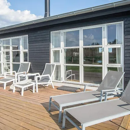 12 Person In Albaek-by Traum *