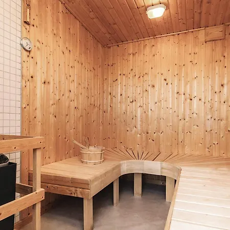 12 Person In Albaek-by Traum * Aalbaek