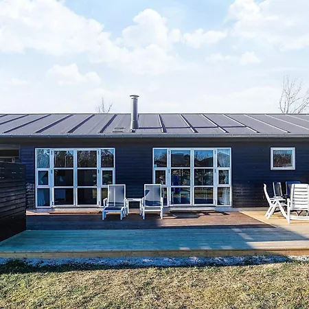 12 Person In Albaek-by Traum *